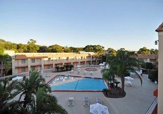 Clarion Inn & Suites Clearwater